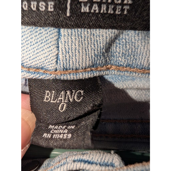 Women's White House Black Market Light Blue jean Capris Size 0 - Picture 3 of 4
